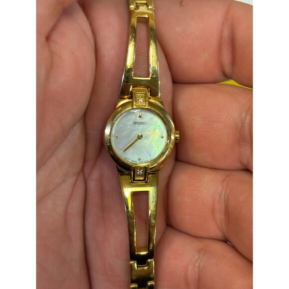 Seiko 1N00-0GN0 Mother Of Perl Dial Gold Tone Women’s Watch! New Battery!